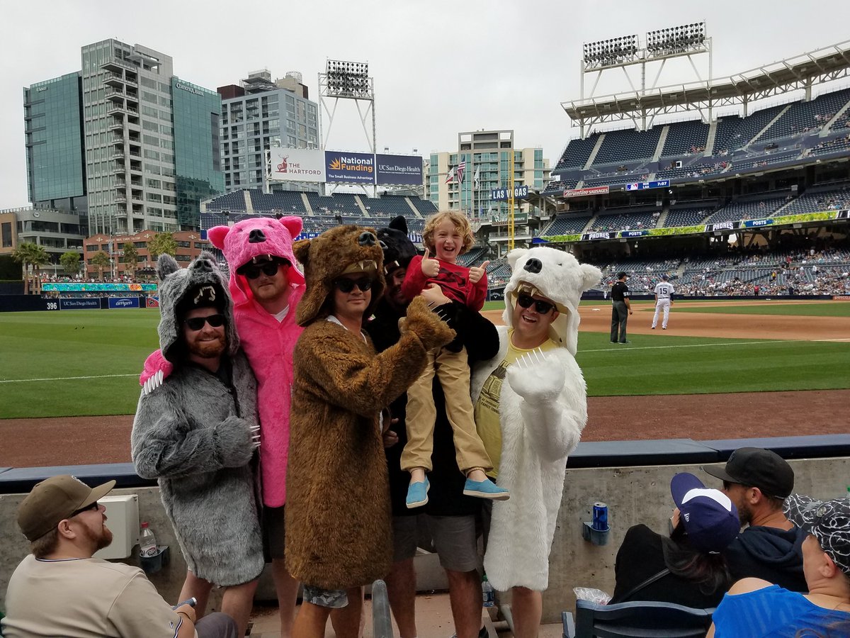 robbysroom's tweet photo. @Padres #SDinHD #Bearblast! https://t.co/u1aBipRfJI