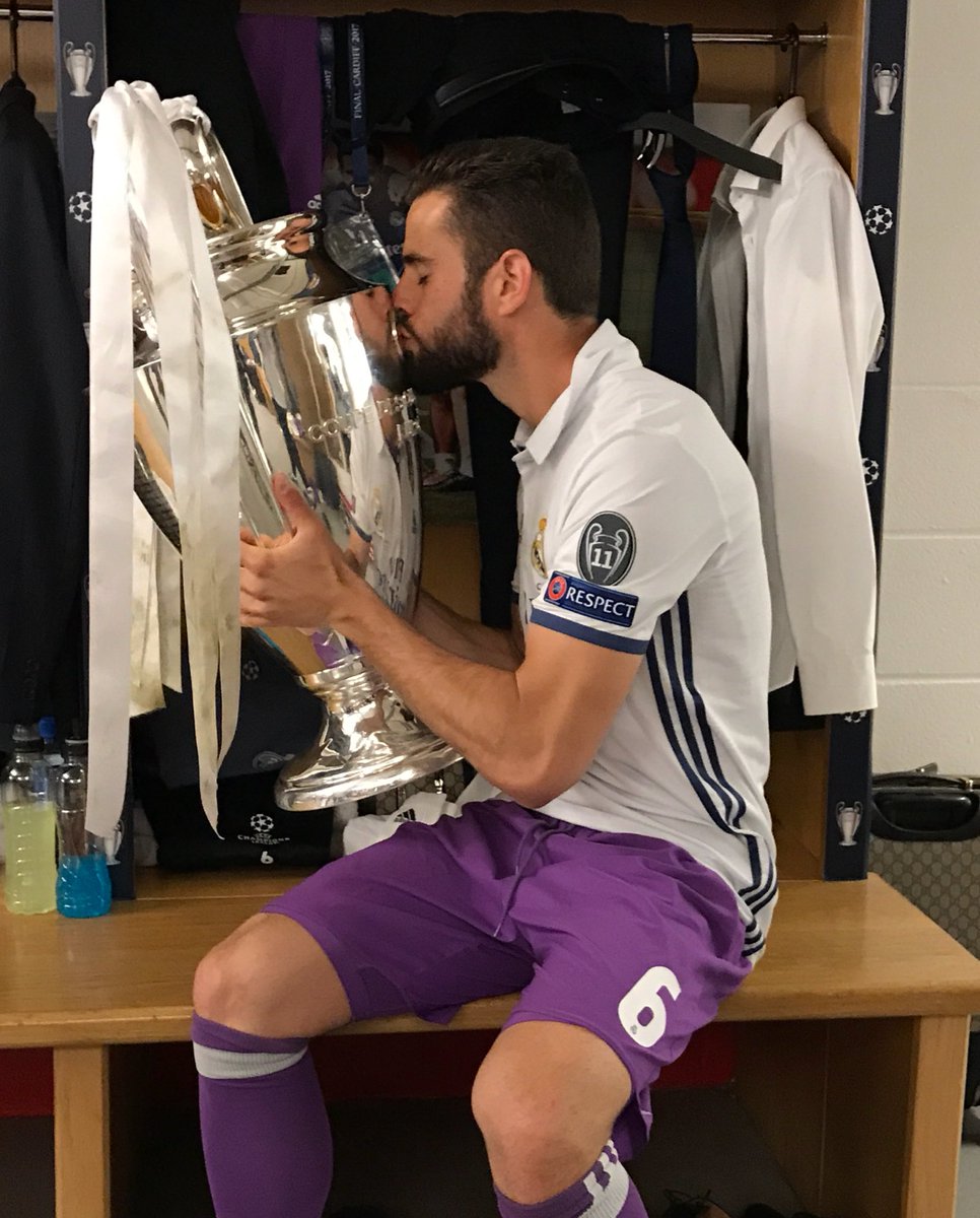 nachofi1990's tweet photo. No hay palabras para explicar esto. Solamente los Madridistas lo sabemos. Vuestra fuerza nos hace enormes. #12 #equipazo #ambición #RM https://t.co/hc6VesMh6Q