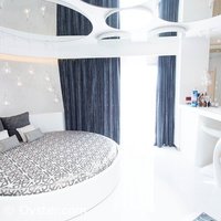 LUVSENSE_London's tweet photo. In the fashion victim suite @ushuaiaibiza the ceiling is adorned with round and oval mirrors https://t.co/Oi75Q0L3EN #ceilingmirror https://t.co/tgQkXw4fGl