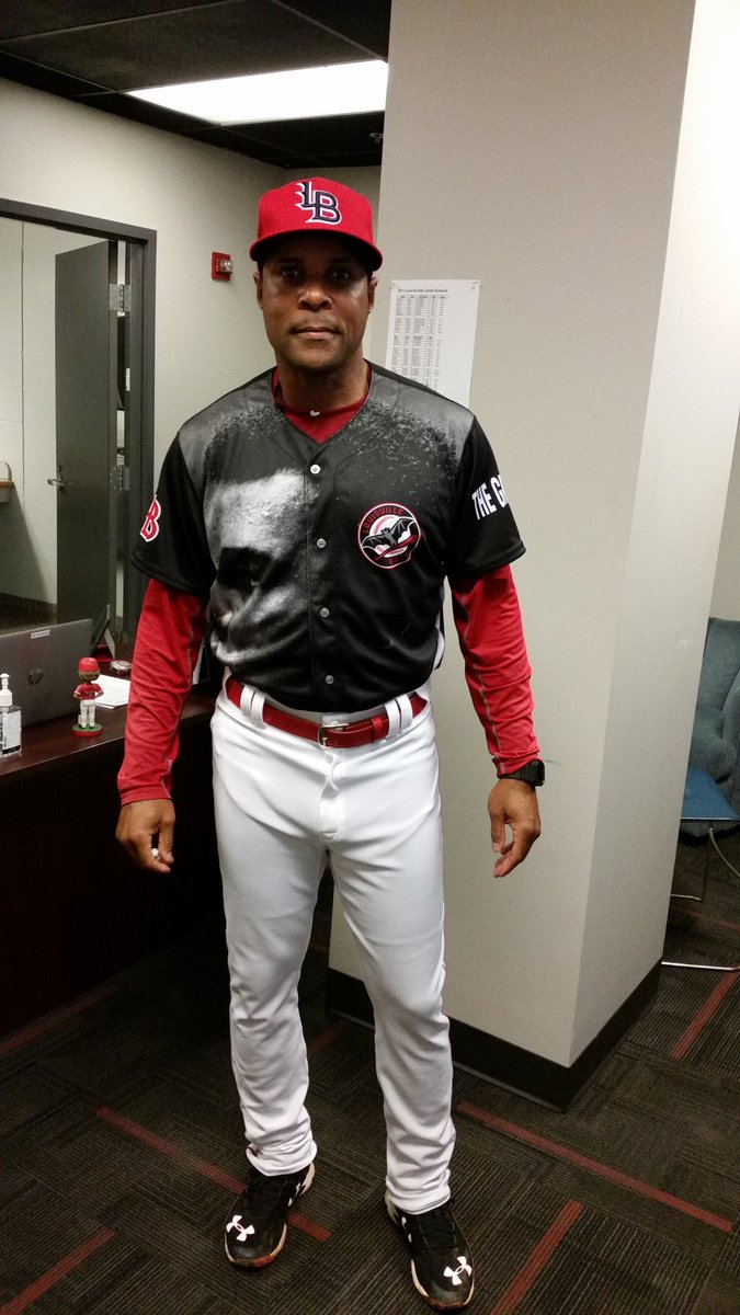 Louisville Bats on X: 2012 MLB Hall of Famer Barry Larkin wearing his #11  Muhammad Ali jersey for tonight's game.  / X