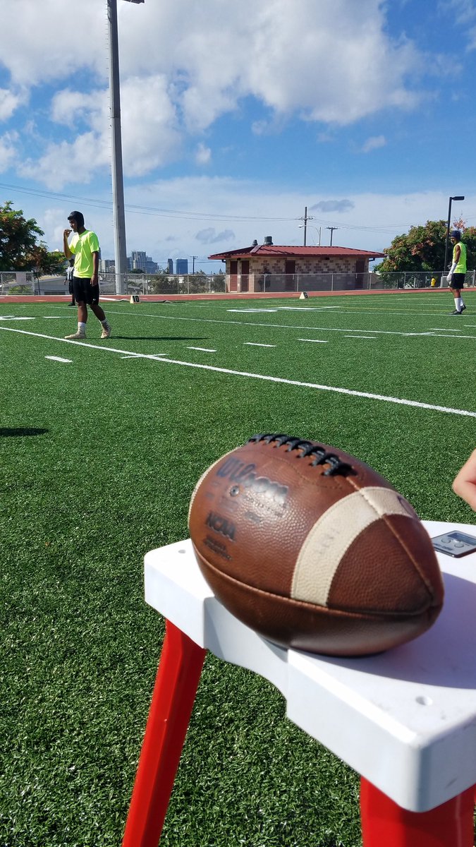 Pylon7on7's tweet photo. 808 Breeze MS takes home hardware at Pylon Hawaii Pacific Classic 2017. #CHAMPS #Pylon7v7 #Battle #Metrx #Wilson #Zorts #d1bound #Jordan https://t.co/6kJdiD6GM9