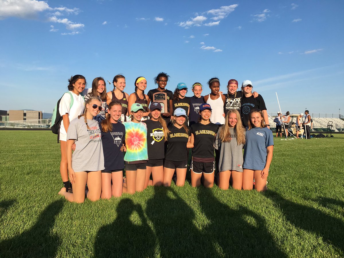 blacksburgxctf's tweet photo. State Champs!!! @BburgHSBruins @milestatdotcom https://t.co/hFGaCct983