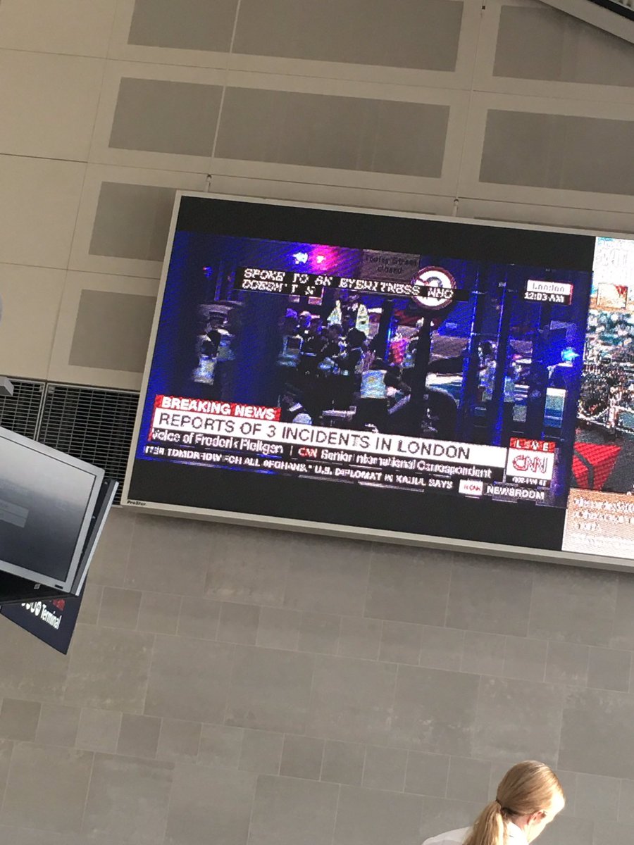 acidicblitzz's tweet photo. #LondonBridge Just saw what happened on the news. Thoughts are out there for London ❤️ https://t.co/KBxPMVdZu6