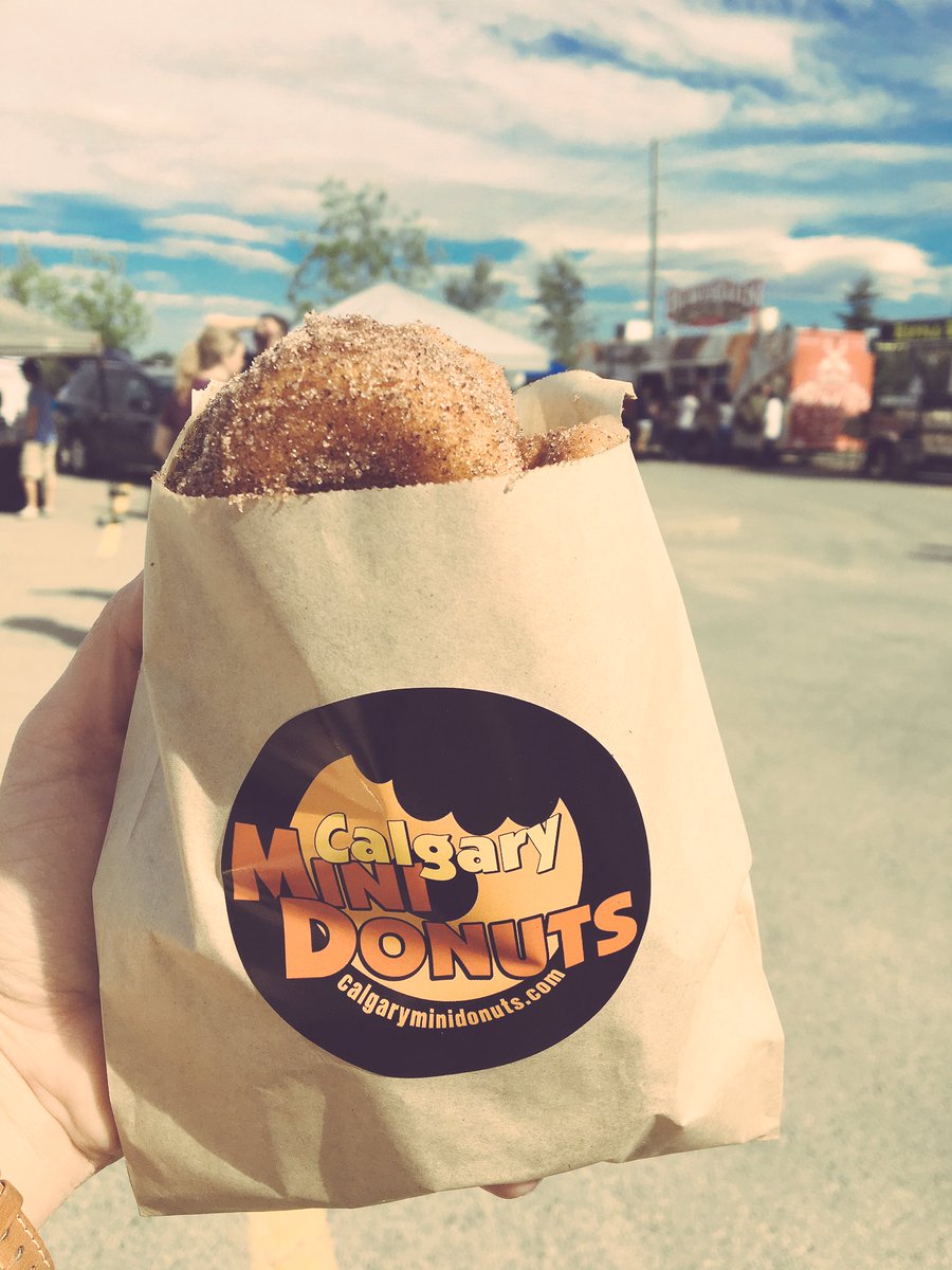 southcentremall's tweet photo. The night market is kicking off! Come  down and try all the amazing food truck fare #SCMSummerNights #southcentremall #nomnomnom https://t.co/bl6bL1G924