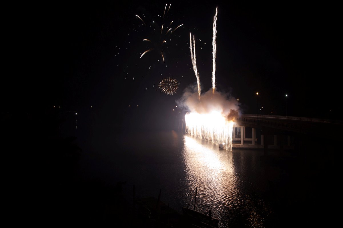 lamilparva's tweet photo. BLACKBEARD #PIRATE #FESTIVAL!
Today until 10pm
At 9:00 pm will begin the fireworks!
La Milpa PRESENT!
#visitHampton #loveVA #Mexicanfood https://t.co/MVha21iQTq