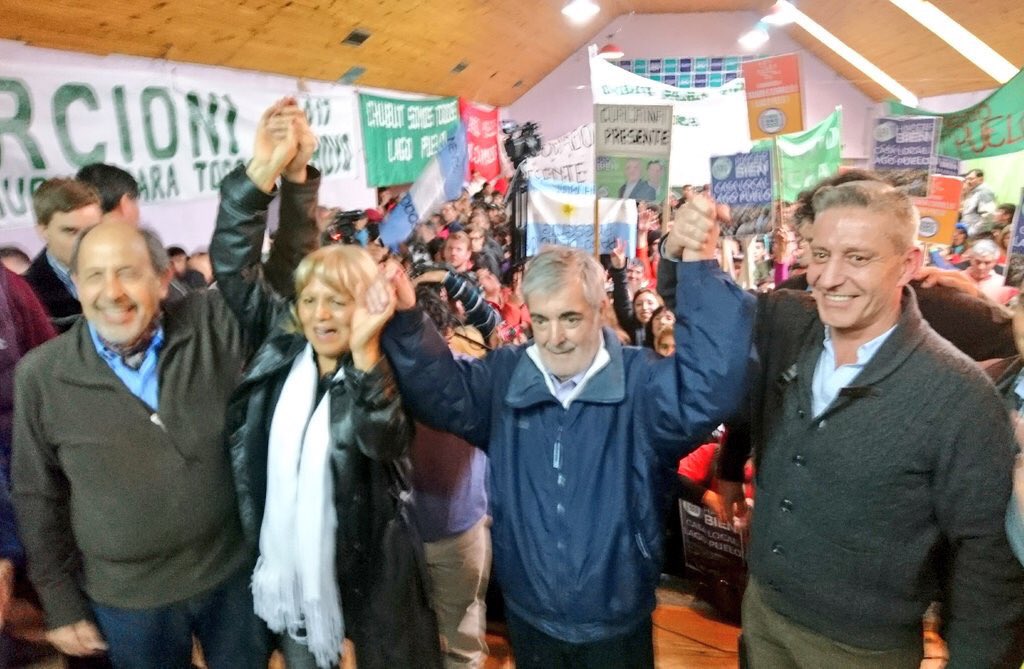 PoliticosChubut's tweet photo. Llegó "la renovación" de candidatos de @mariodasneves en #ChuPaTo Enojos en #Madryn y #Trelew por lo que entienden como decisión arbitraria https://t.co/uqPSO0XCGG