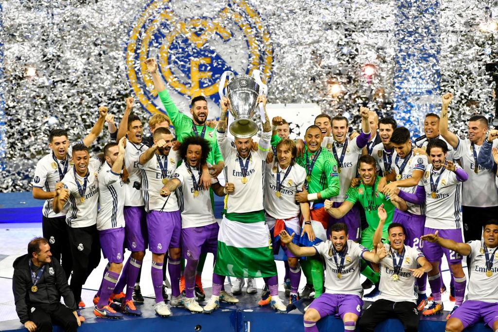 marca's tweet photo. El Barcelona felicita al Real Madrid por la Duodécima https://t.co/uEAeJpbSPd #UCLFinal https://t.co/QjQt4NEaZR