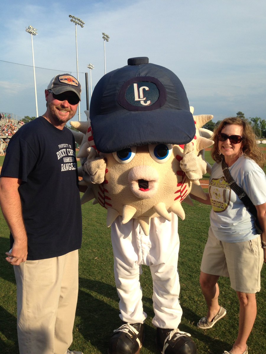 cabrooks123's tweet photo. Lots of fun throwing out a first pitch @GoBlowfish game. Thanks to @Beckylove625 for the support. @RCESLex1  #RCEsummer https://t.co/4ZtwmuvZxg