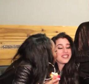 dinallybear's tweet photo. #RomeoPlay5HDOWN #MostRequestedLive https://t.co/W80qHalt8l