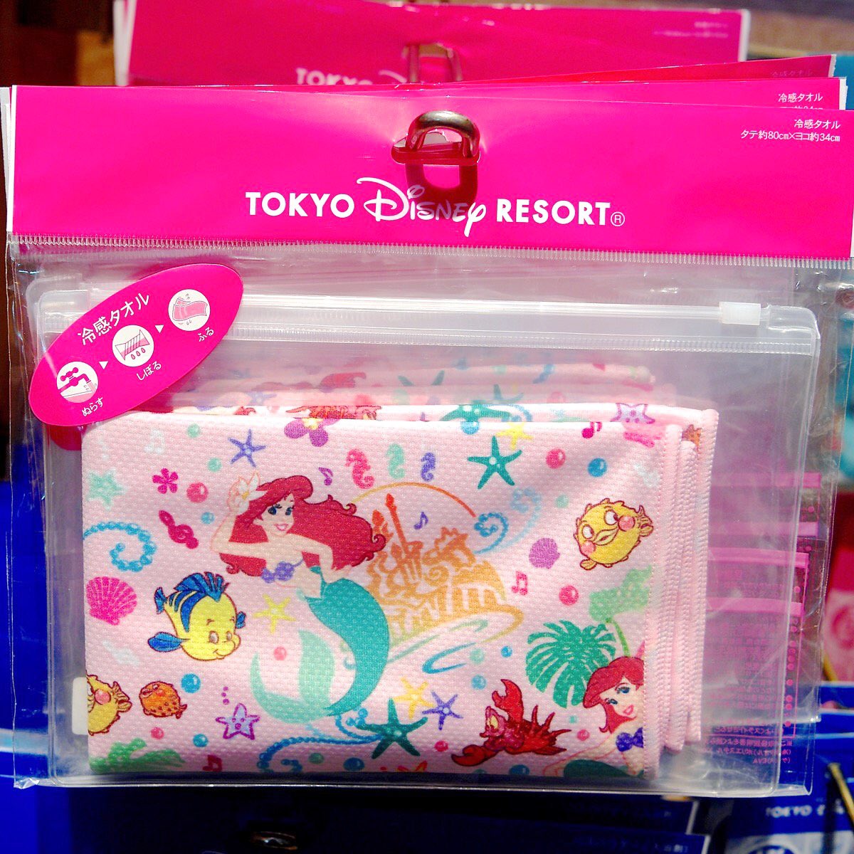 Mezzomikiのディズニーブログ ぬらしてひんやり夏の便利グッズ 東京ディズニーリゾート アリエルたちの総柄冷感タオル発売中 詳しくは T Co Yefeakl5gy