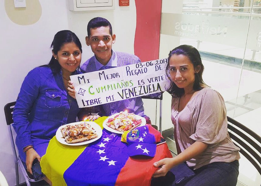 NevadosIceCream's tweet photo. #Sabado #Cumpleaños #Felicidades #Nevados #Helado #Momentos #Venezuela #Libre #Rodeoplaza #Heladería #Mérida #Venezuela https://t.co/OLfzJgUDen