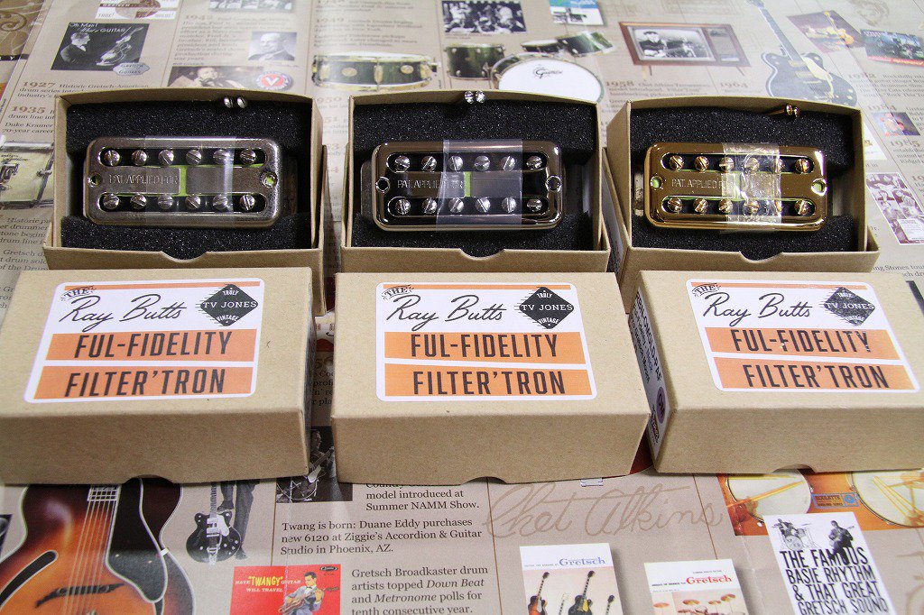 Yamano_Rockinn's tweet photo. 【B館2階】初回生産分をフライングゲット。最初期のフィルタートロンを忠実に再現しております!ヴィンテージGRETSCHご愛用者の方にはルックス的にもAGED仕様がバッチリかと…。
#TVJONES #FilterTron #RayButts #GRETSCH #自分用に買おうかな https://t.co/FdZ9TqkUqS
