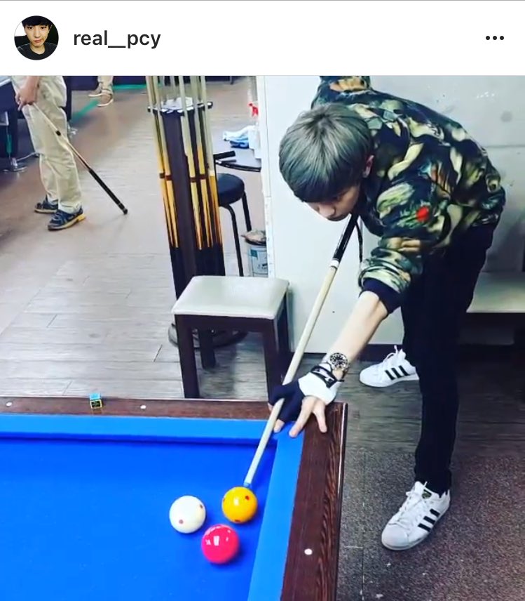 jingyeolbaeks's tweet photo. chanyeol loves balls: an instagram story https://t.co/bWID01RAWi