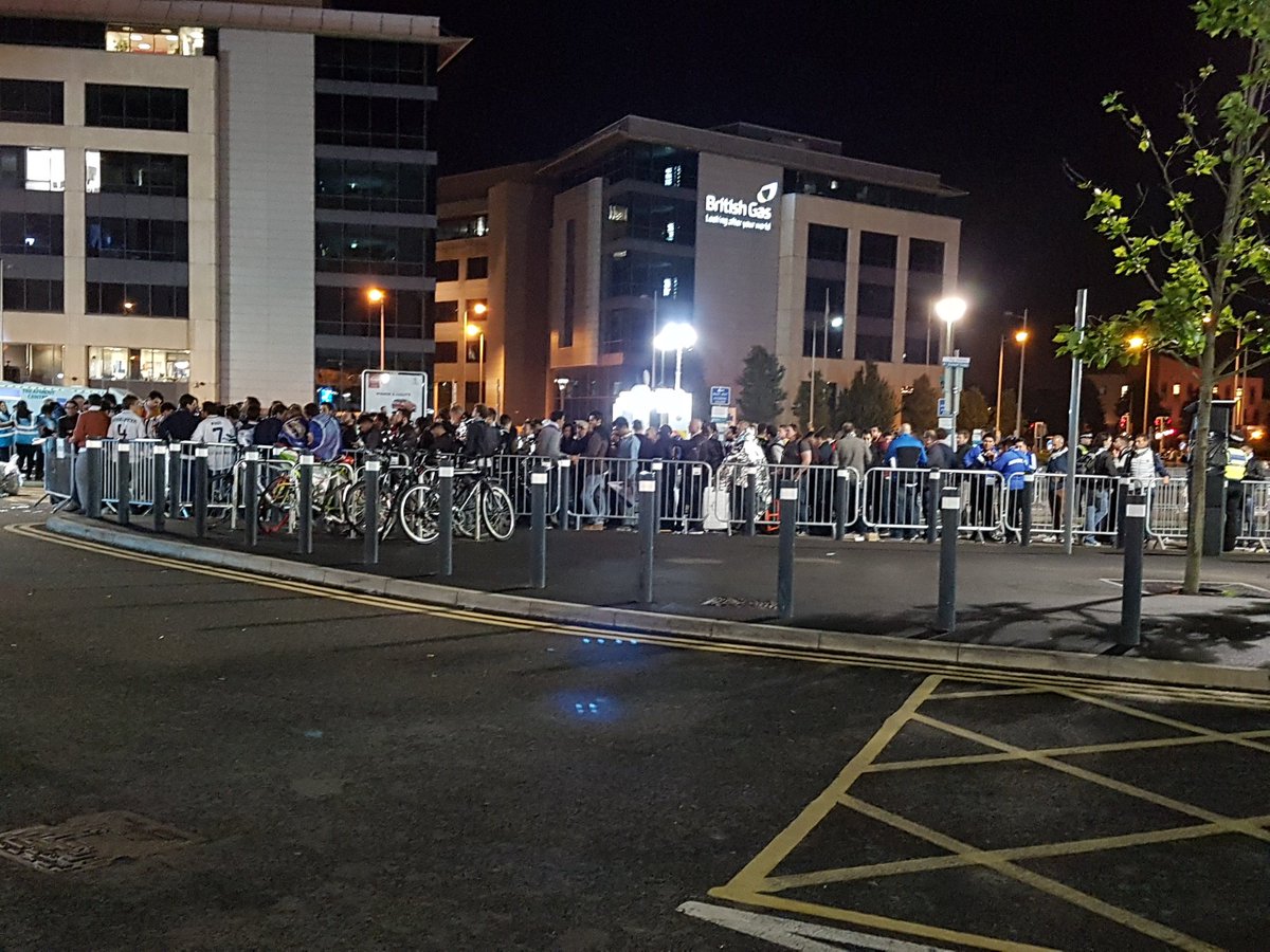 BartShillson's tweet photo. Only 50 people in the queue to #London to leave on the next service home from #UCLfinal. Head to CDF station if you wish to travel earlier⚽️ https://t.co/rvYxJfDuQw