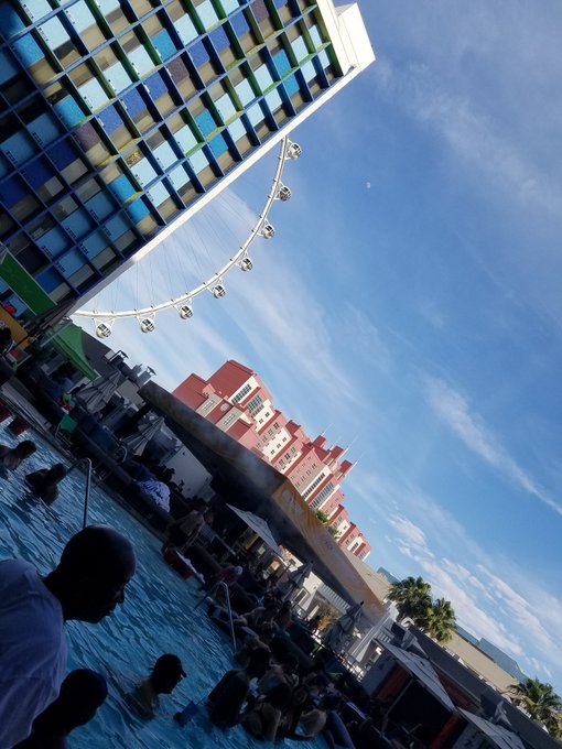 That Vegas life.. Pool side with a drink!!! https://t.co/MTMXTWg2oc<a href="/tag/vip"class="tags"><span>#vip</span></a>