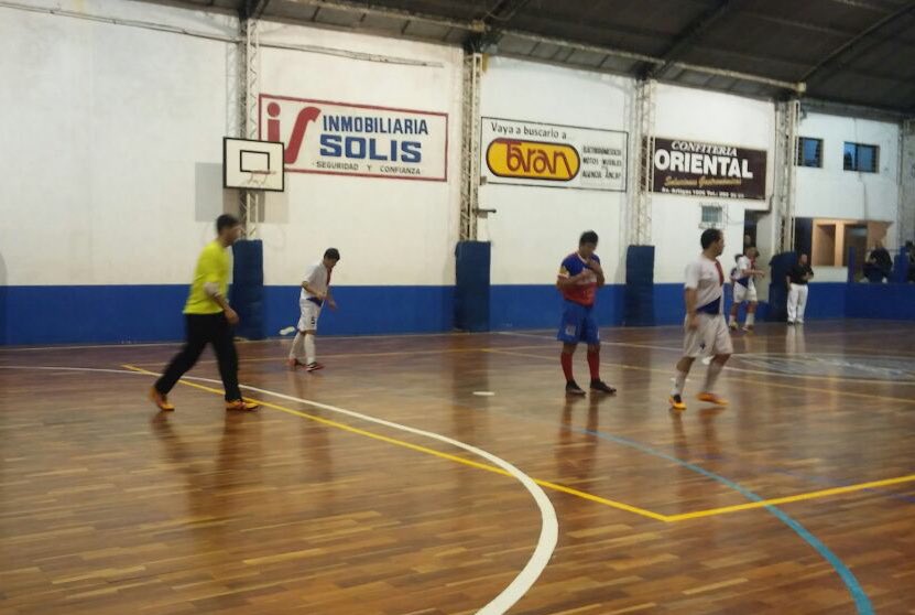 Independencia empató en Pando por el Uruguayo de Fútbol de Salón 35 DBcBFs3XsAAR4oX