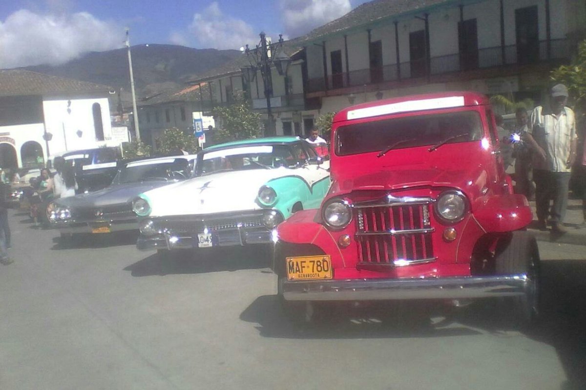 Actualidad_O's tweet photo. Hasta este domingo los habitantes de Sonsón disfrutan del Desfile de Autos Clásicos y Antiguos @sonsonprogresa @julianramirez91 #Inforiente https://t.co/JPiGbOKBFx