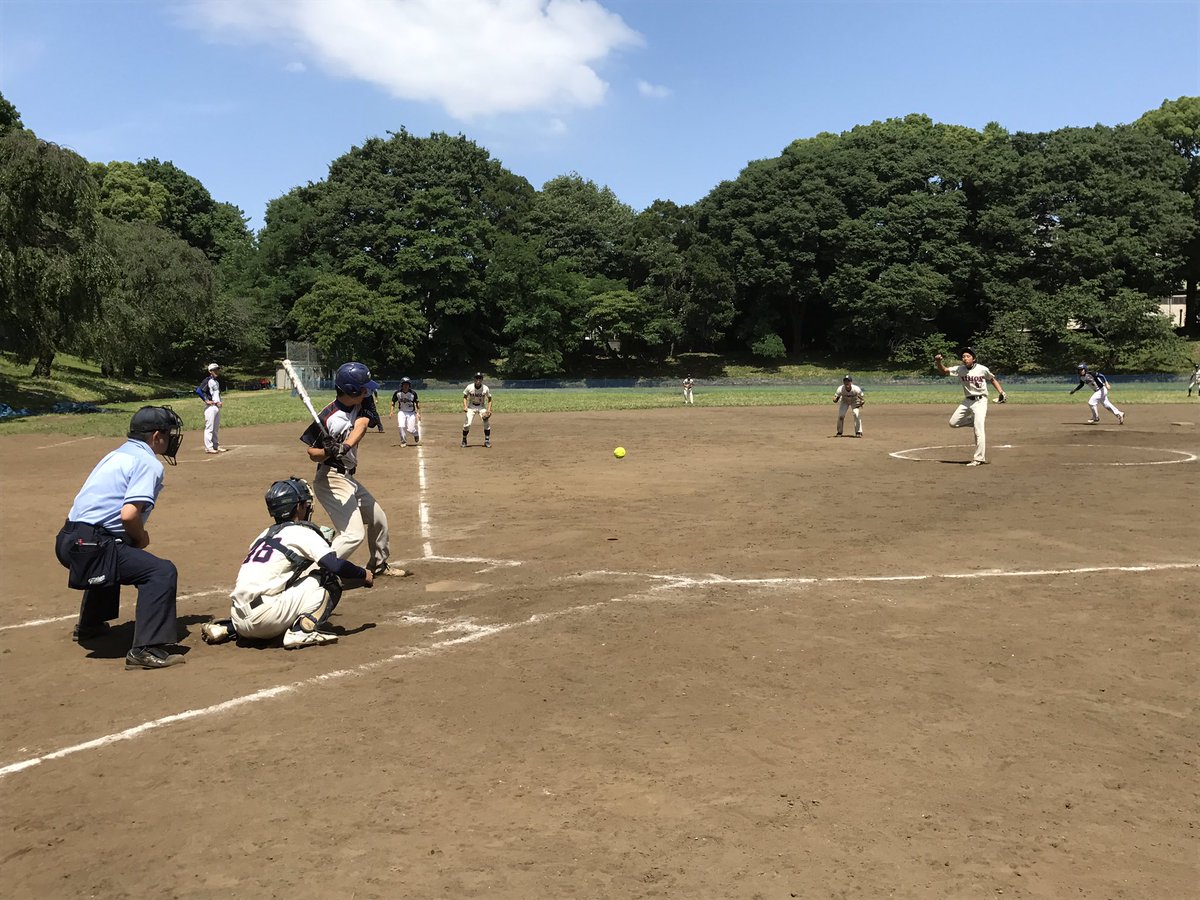 東京都大学ソフトボール連盟 男子1部2部入れ替え戦 東大駒場グラウンド 3回裏 東京大学の攻撃 1番平子選手のヒットでチャンスを広げ 3番森岡選手 4番山上選手 7番田中選手のタイムリーヒット ワイルドピッチで6点を返しました 日本大学1 6東京