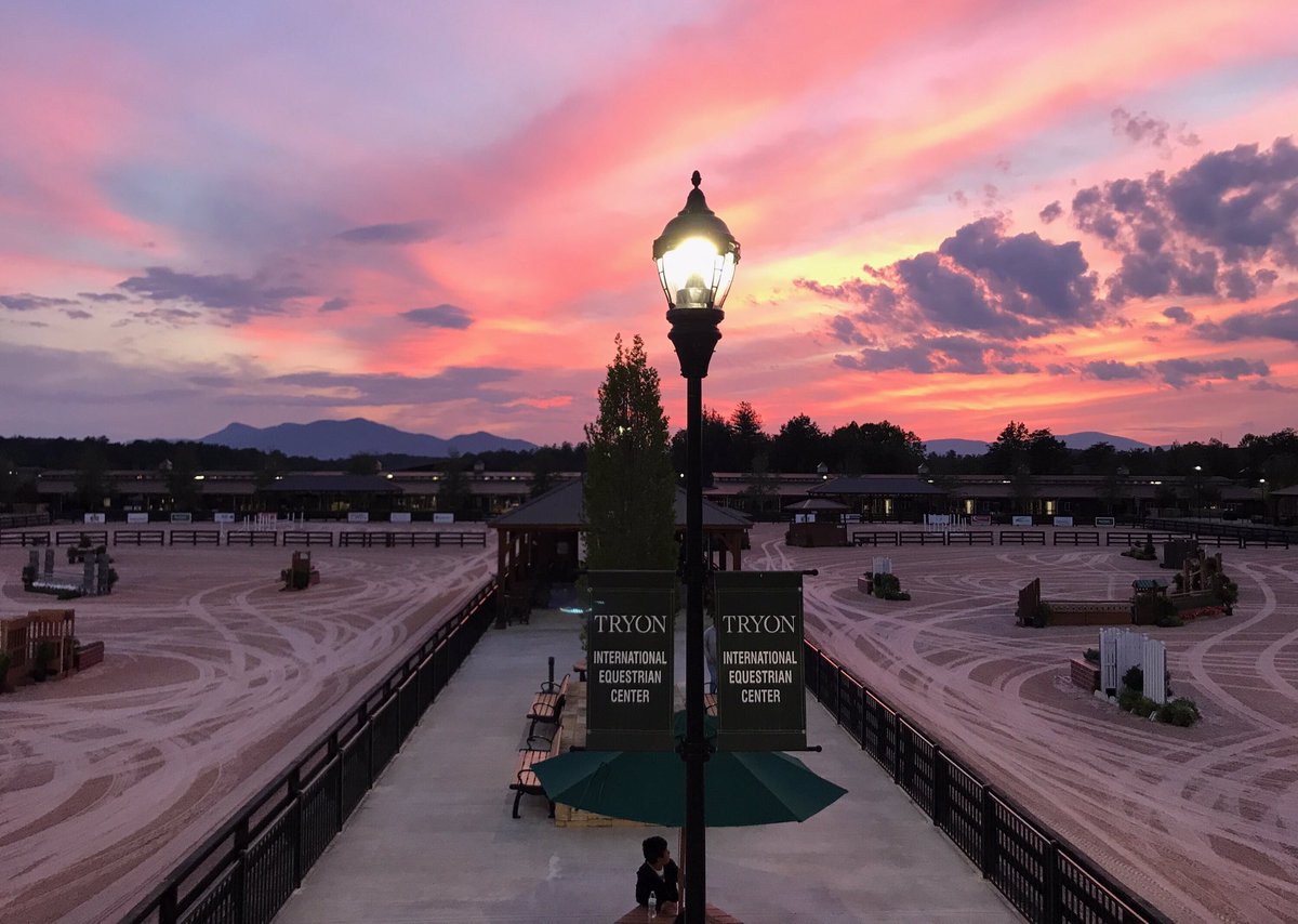 TryonResort's tweet photo. Meanwhile, on the other side of the announcer's tower... #SaturdayNightSkies #TryonSNL https://t.co/n28NCi784B