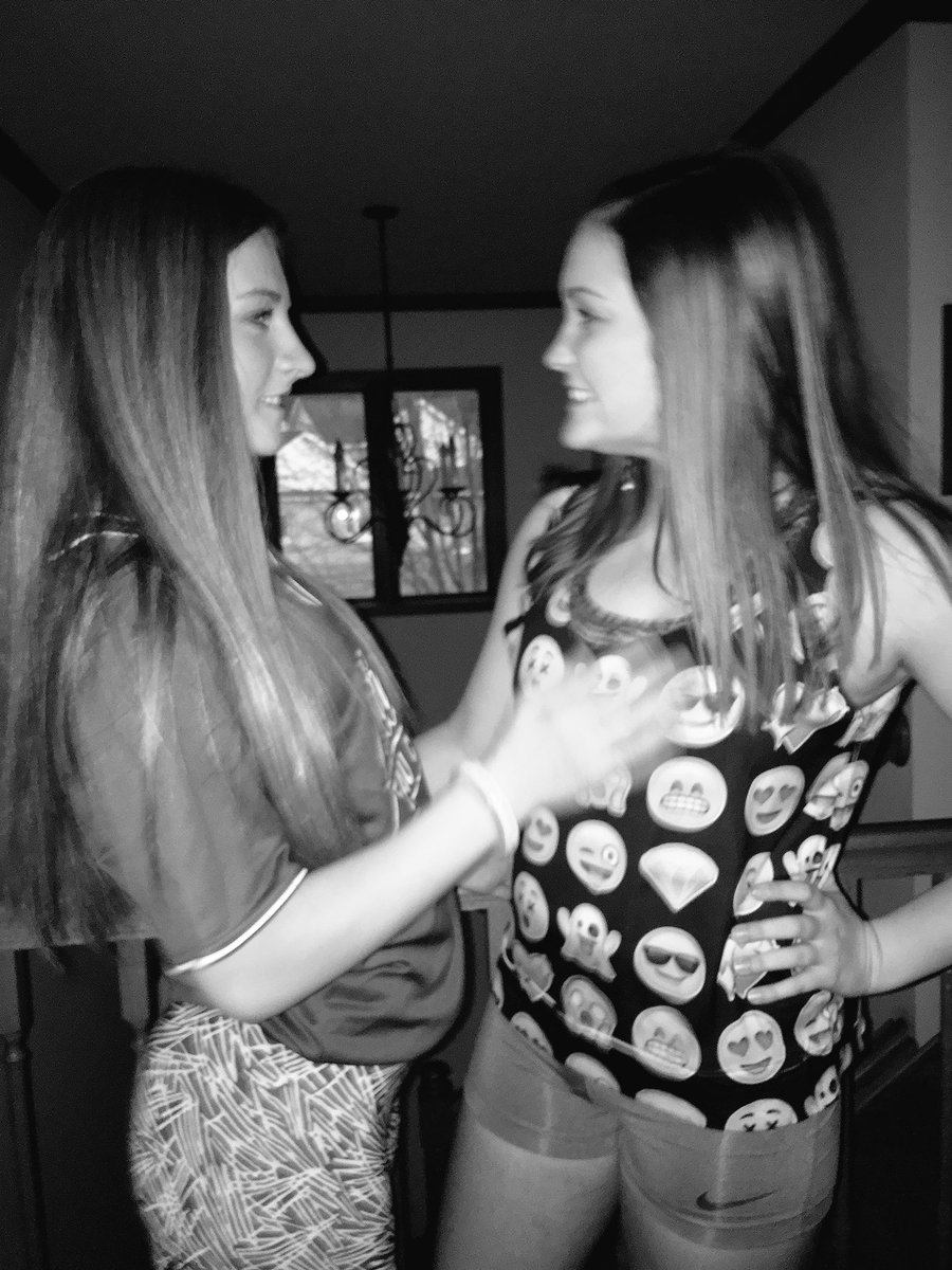 kelliesmrecek's tweet photo. Happy Birthday pretty lady! I hope you had one heck of a day!!❤️ ily!!! https://t.co/tuLaPWiKnw