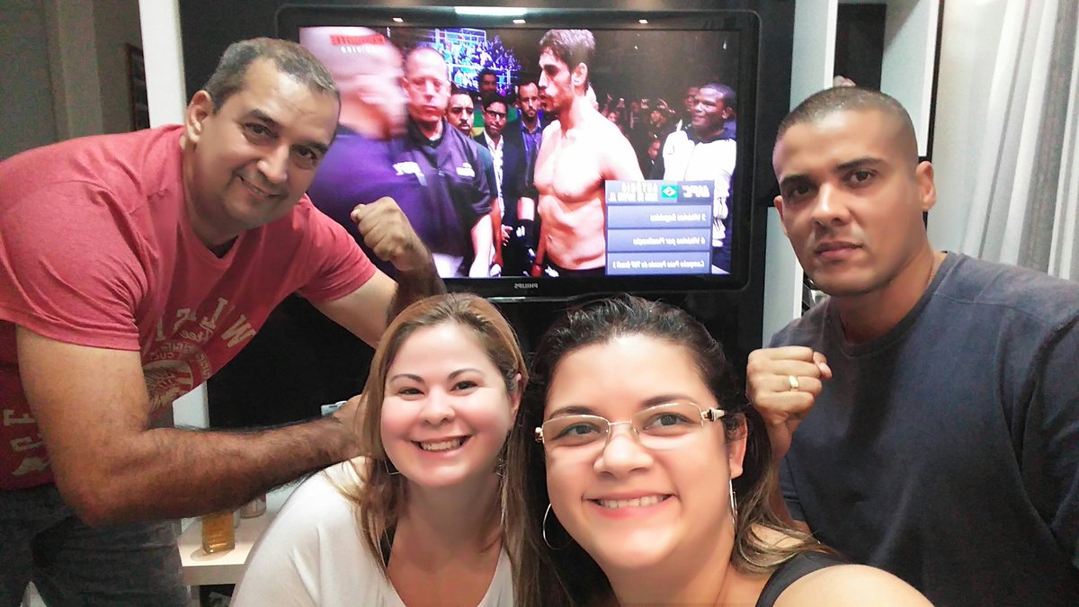 AlineCurcio82's tweet photo. #ufc212nocombate
#amizades
#torcidavip
#somosaldo
#maisfortequeomundo https://t.co/ArIM5w54Ll