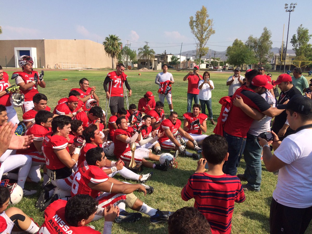 gradatrc's tweet photo. Los Linces de la UVM Campus Torreón, son campeones 🏆en la categoría Intermedia de la #COEFAL al imponerse a los Borregos Laguna 20-14. https://t.co/dxNXaXyvdq