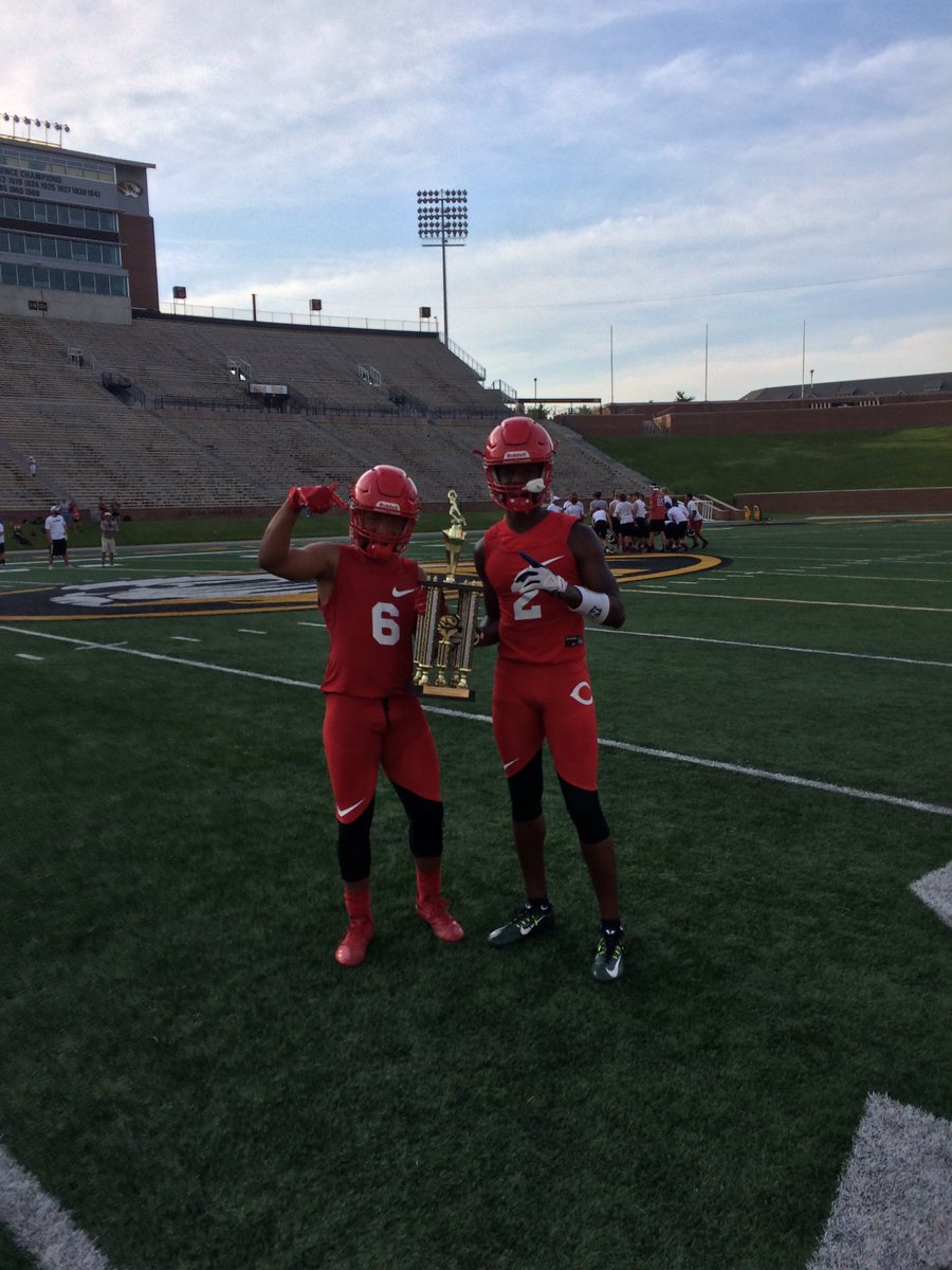 camthedon2's tweet photo. 7v7 CHAMPS‼️🎒💸.                Chaminade don't rebuild🙅🏾‍♂️. We RELOAD.💯 https://t.co/tEHxYlMWHH