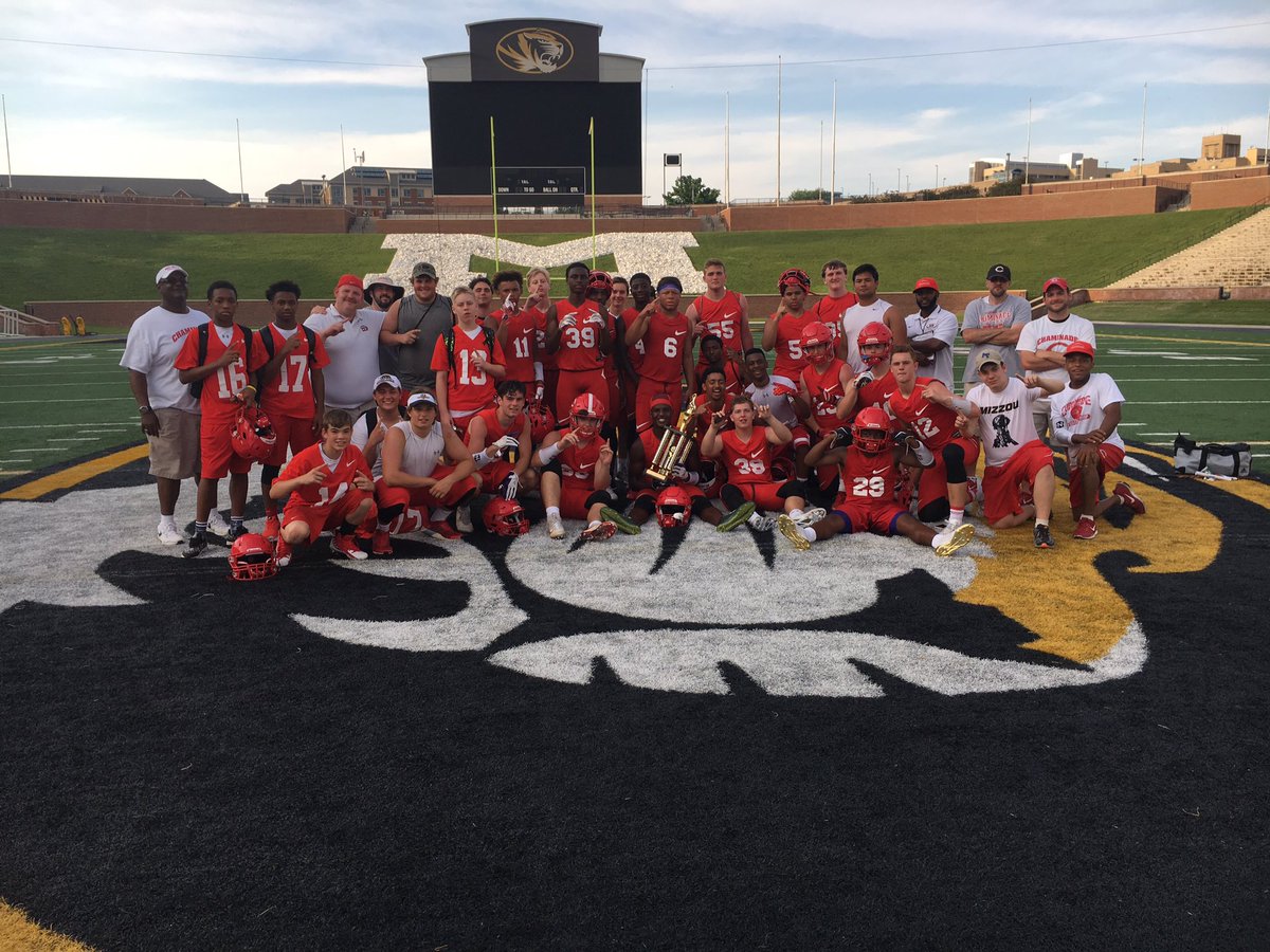 camthedon2's tweet photo. 7v7 CHAMPS‼️🎒💸.                Chaminade don't rebuild🙅🏾‍♂️. We RELOAD.💯 https://t.co/tEHxYlMWHH
