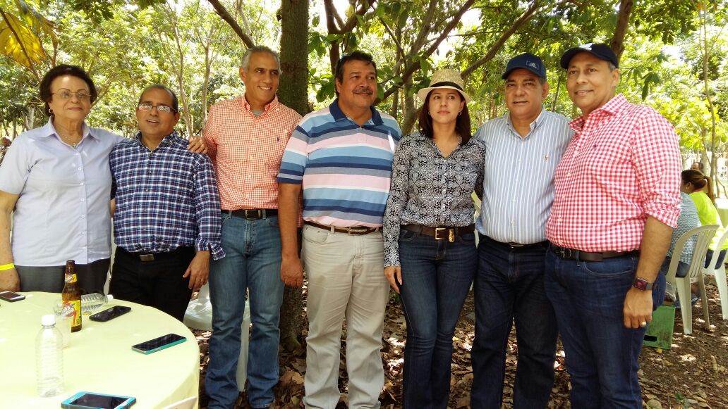 IngFerm's tweet photo. En la Cabalgata de la Ruta de Las mariposa La  Gob. de Monseñor Noel Mirian Abreu, Luis Yapour. @GobEspaillat @DiloneSindico @DaniloMedina https://t.co/T65hDQ552a