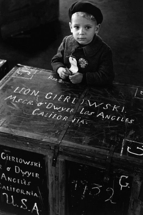 ExlibrisETC's tweet photo. Dennis Stock, A New Face for the New World, NYC, 1951 https://t.co/slBLGrjz7B