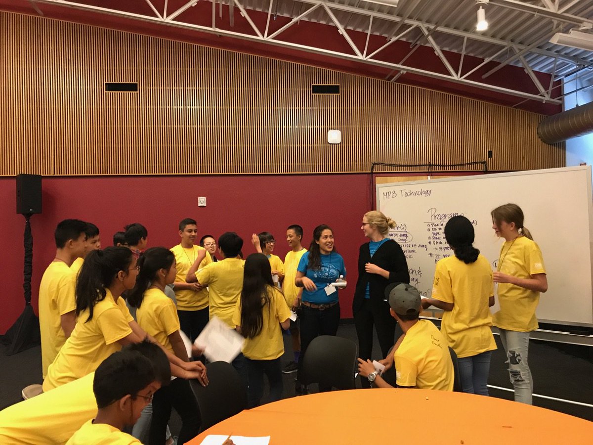 KatieMcGregor's tweet image. Amazing #energy today @ComputerHistory #Design_Code_Build sharing #ideas &amp;amp; #inspiring #students ! Thanks #volunteers &amp;amp; @BroadcomSTEM #RPi