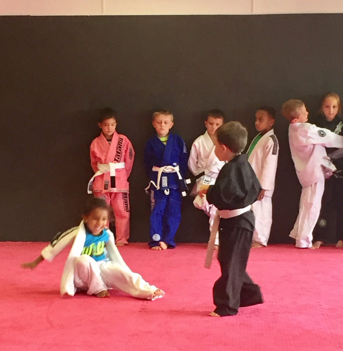 flowerpowerz's tweet photo. #BJJ Toss down! 😎 https://t.co/bp3rPYem1G