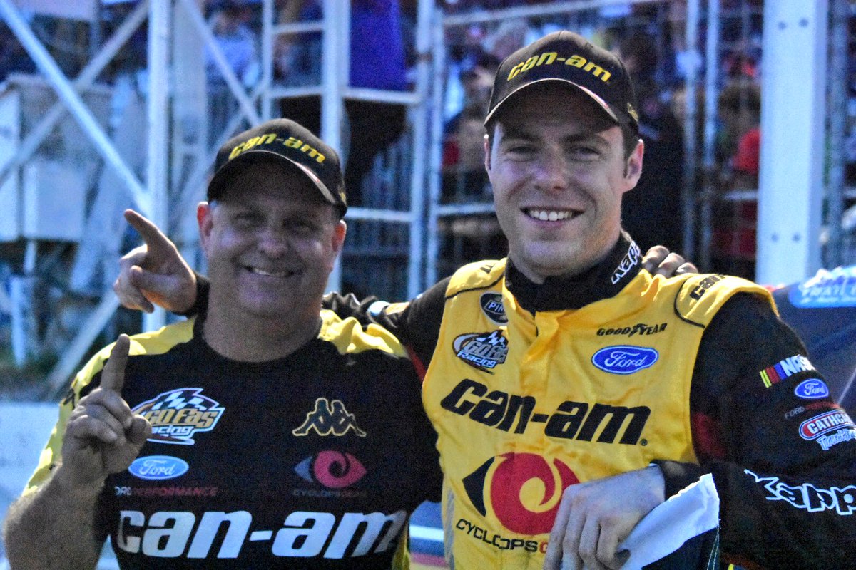 gofas32's tweet image. It's a victory 🏁🙌🏼🇨🇦 #FastEddie250 #NASCARPintys