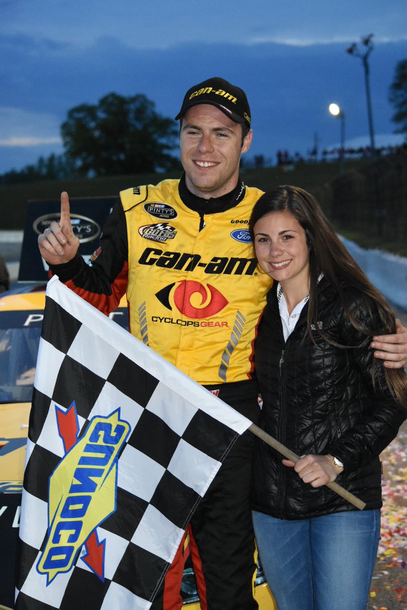 gofas32's tweet image. It's a victory 🏁🙌🏼🇨🇦 #FastEddie250 #NASCARPintys