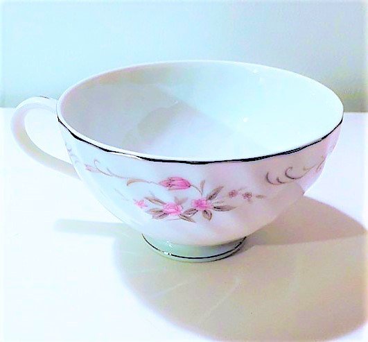 MaidenLIToo's tweet image. Vintage Rose Tea Cup, Moss Rose, Gold Standard, Genuine… tuppu.net/13c2519f #MaidenLongIsland #SpringTableDecor