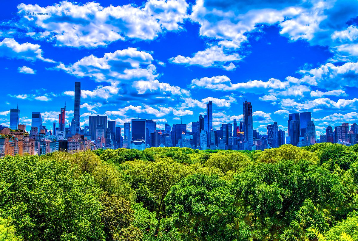 isardasorensen's tweet photo. Cotton-ball clouds adorn the skies over #NYC today. #NewYork #NewYorkCity https://t.co/4kRbGHimeX