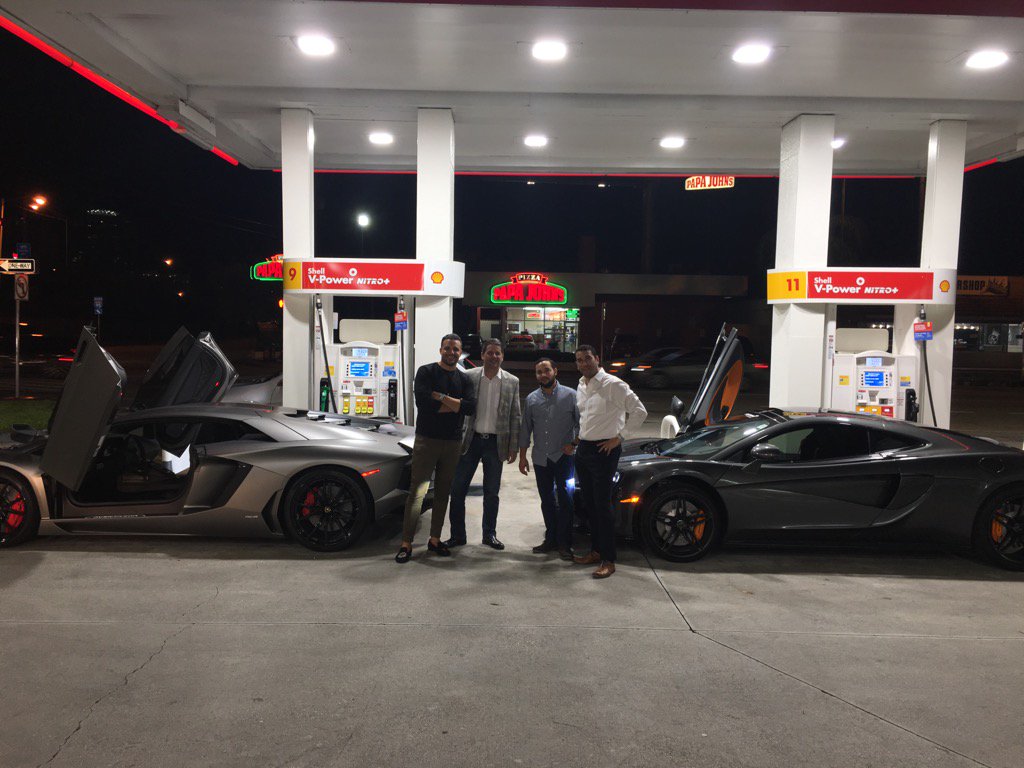 ridobal's tweet photo. #BirthdayVibes #WithMyBrothers #SaturdayNightLights #LamborghiniGallardo #McLaren570S https://t.co/D8OE1AyMAu