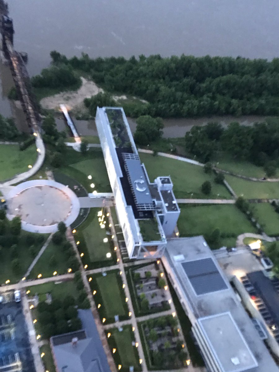 LRpolice's tweet photo. #DidYouKnow the top of the #ClintonPresidentialLibrary has a garden and putting green. #trivia https://t.co/yvyHXAprex