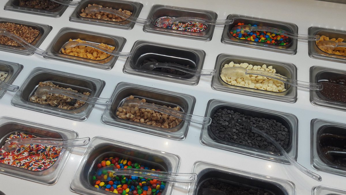 PinkberryPanama's tweet photo. Noche de #froyobar!!! Los esperamos #lovers! 🍫🍰🍯 https://t.co/mxXGtuyr08