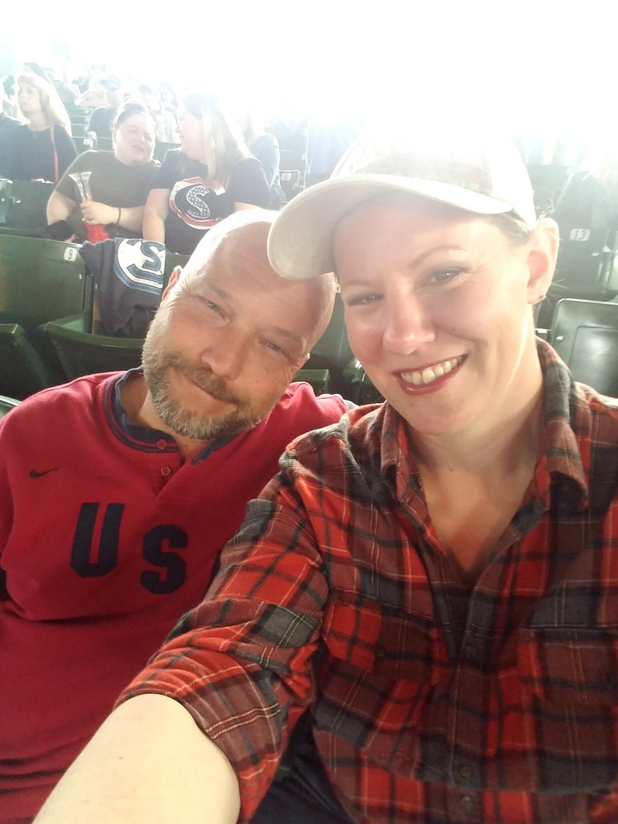 Gemofaldy77's tweet photo. @Country1025WKLB @kruser1025 having fun @DierksBentley @coleswindell @JonPardi #ticketwinner https://t.co/LKjhdXx8GY