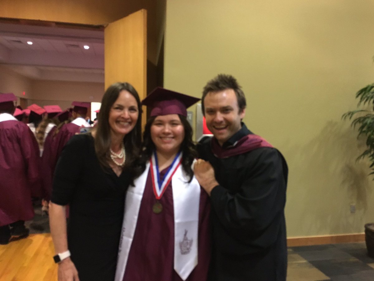 Lisarolsen's tweet photo. #classof2017graduates  @2017Rowlett https://t.co/digIntBBCu