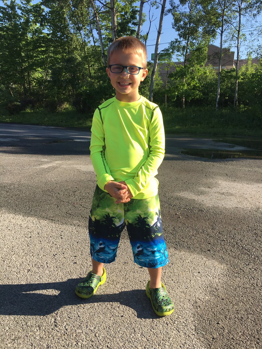 jackkelly3512's tweet photo. Beach day!!! Only 3 more days of preschool for this big boy!!!!! #myjackiepoo #imreadyforkdg https://t.co/cS7stYbI87