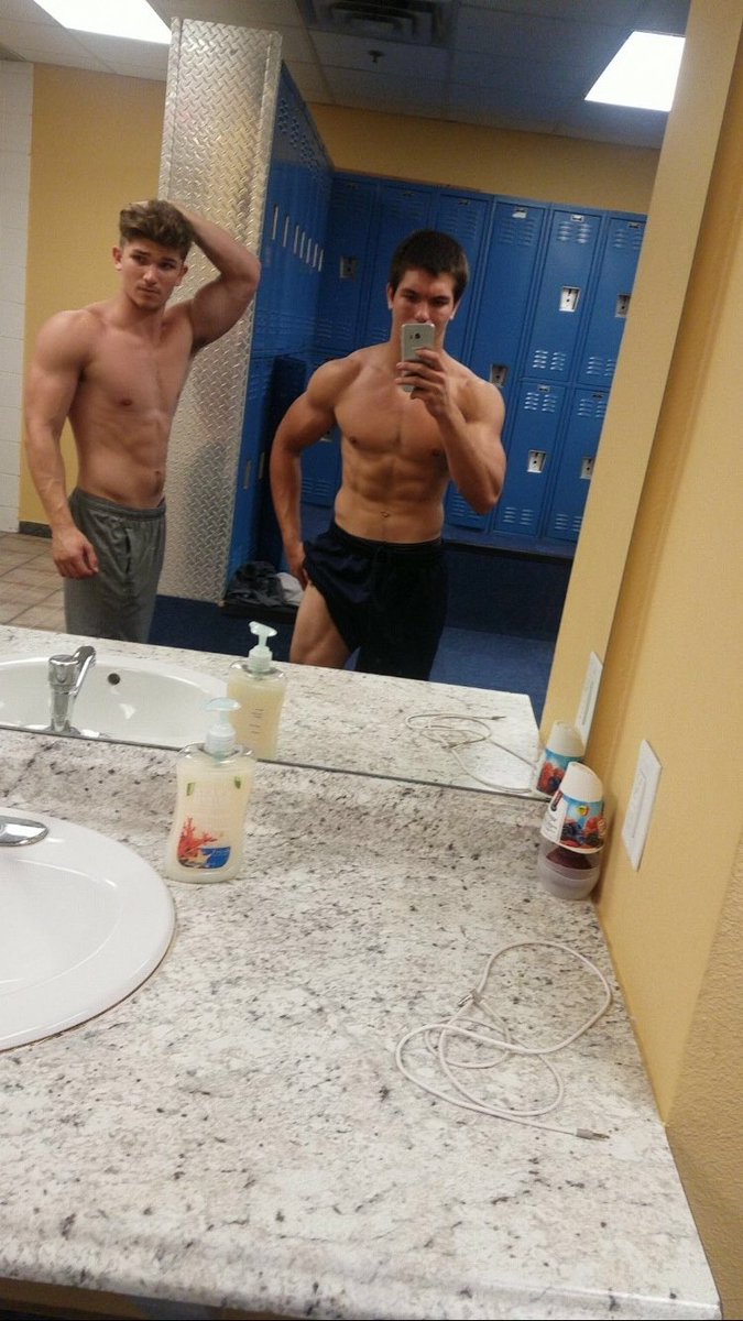 BrandonRNash's tweet photo. It's so much easier when you have friends 💪🏽💪🏽💪🏽💪🏽 #stayhumble #friends @RyanTwigg34 https://t.co/YbKUe2WDab