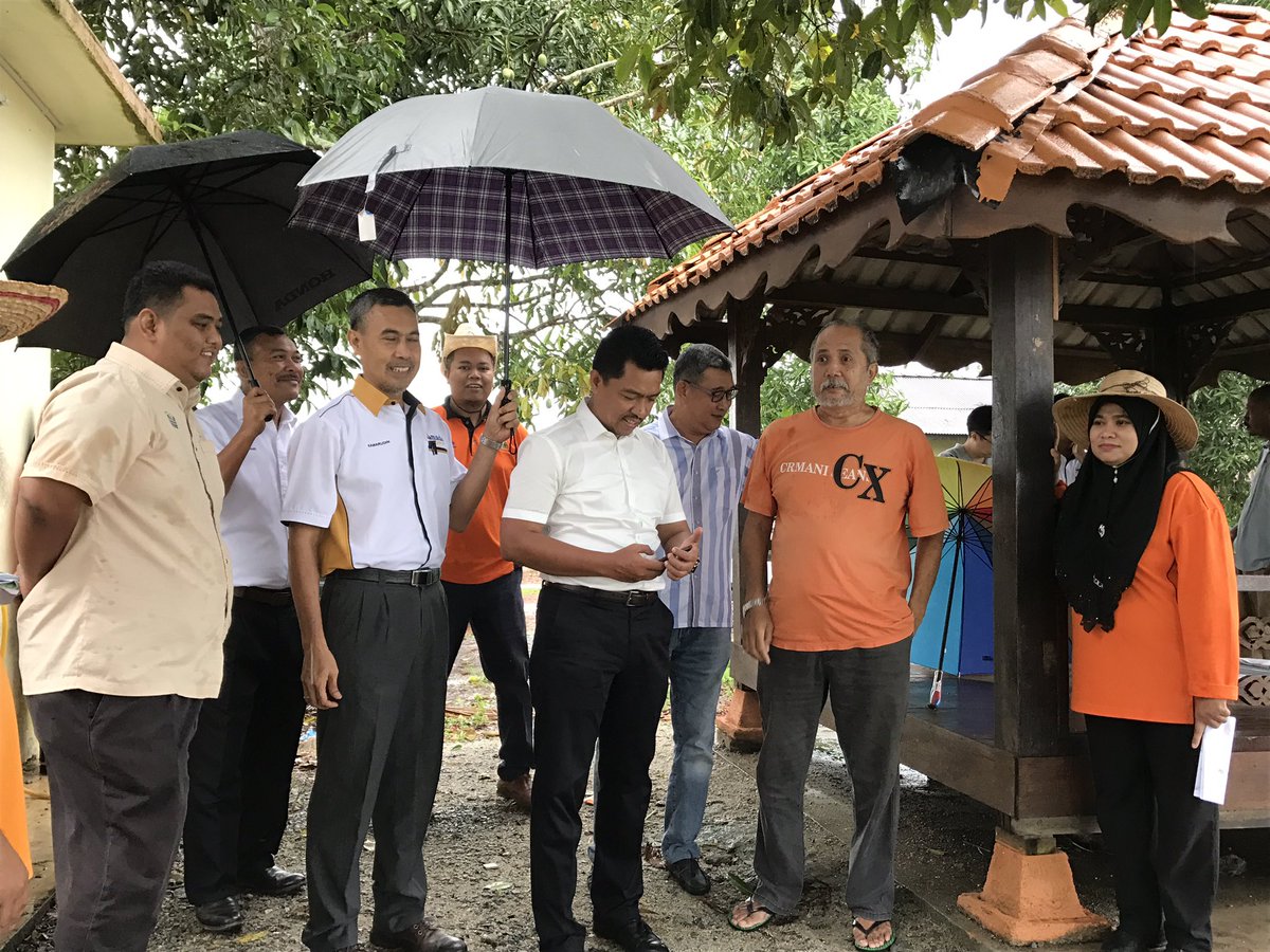 KKushafie's tweet photo. Lawatan TKSU MOA ke Plot Inovasi Penggunaan Baja CRF dan Drone di Projek Estet NKEA Bohor PPK H2 Kepala Batas pada 4 Jun 2017 #madamabeles https://t.co/6OrlDmDrEy