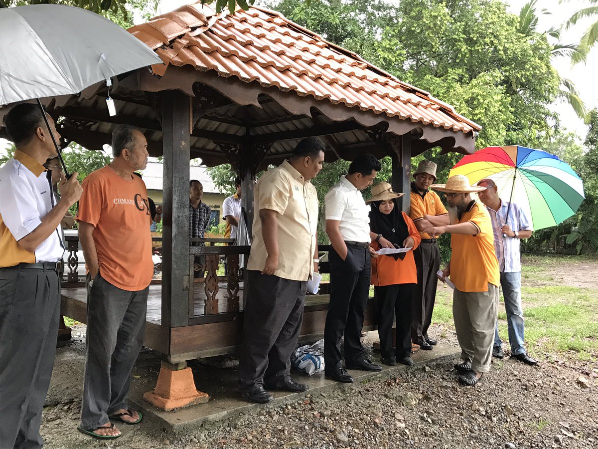KKushafie's tweet photo. Lawatan TKSU MOA ke Plot Inovasi Penggunaan Baja CRF dan Drone di Projek Estet NKEA Bohor PPK H2 Kepala Batas pada 4 Jun 2017 #madamabeles https://t.co/6OrlDmDrEy