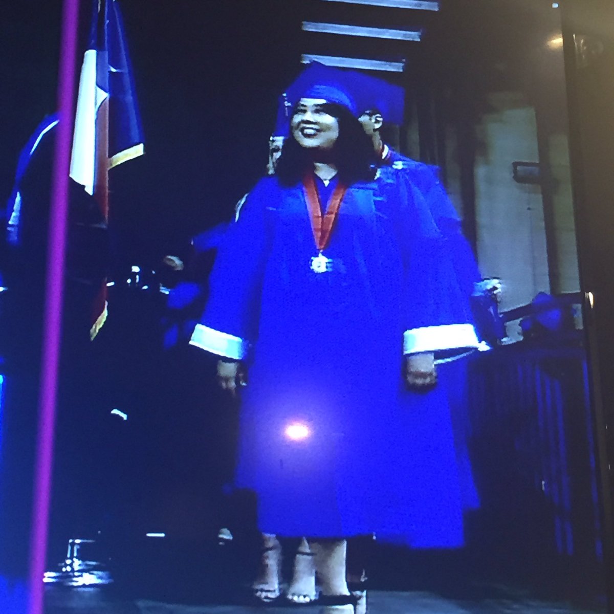 sheanna_d's tweet photo. @lhs_cosmo #Classof2017 #Classof2017 #COSMOGRAD 😍😍😍😘😘😘❣️❣️❣️ https://t.co/VppORnaNqt