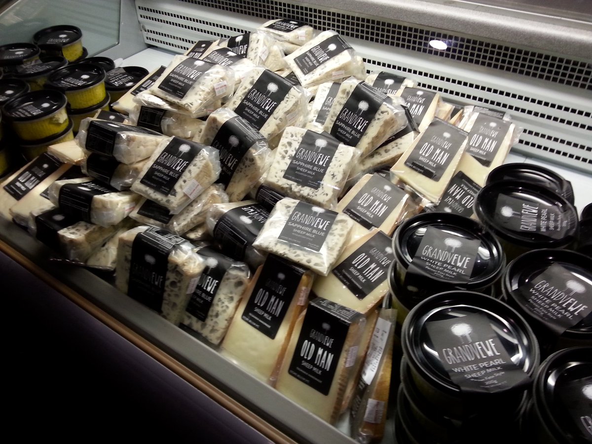 cinnamonparsley's tweet photo. Amazing fun hanging out at #cheesealley @GoodFoodWine @CrystalLegacy1 https://t.co/Mhx5MdVsww