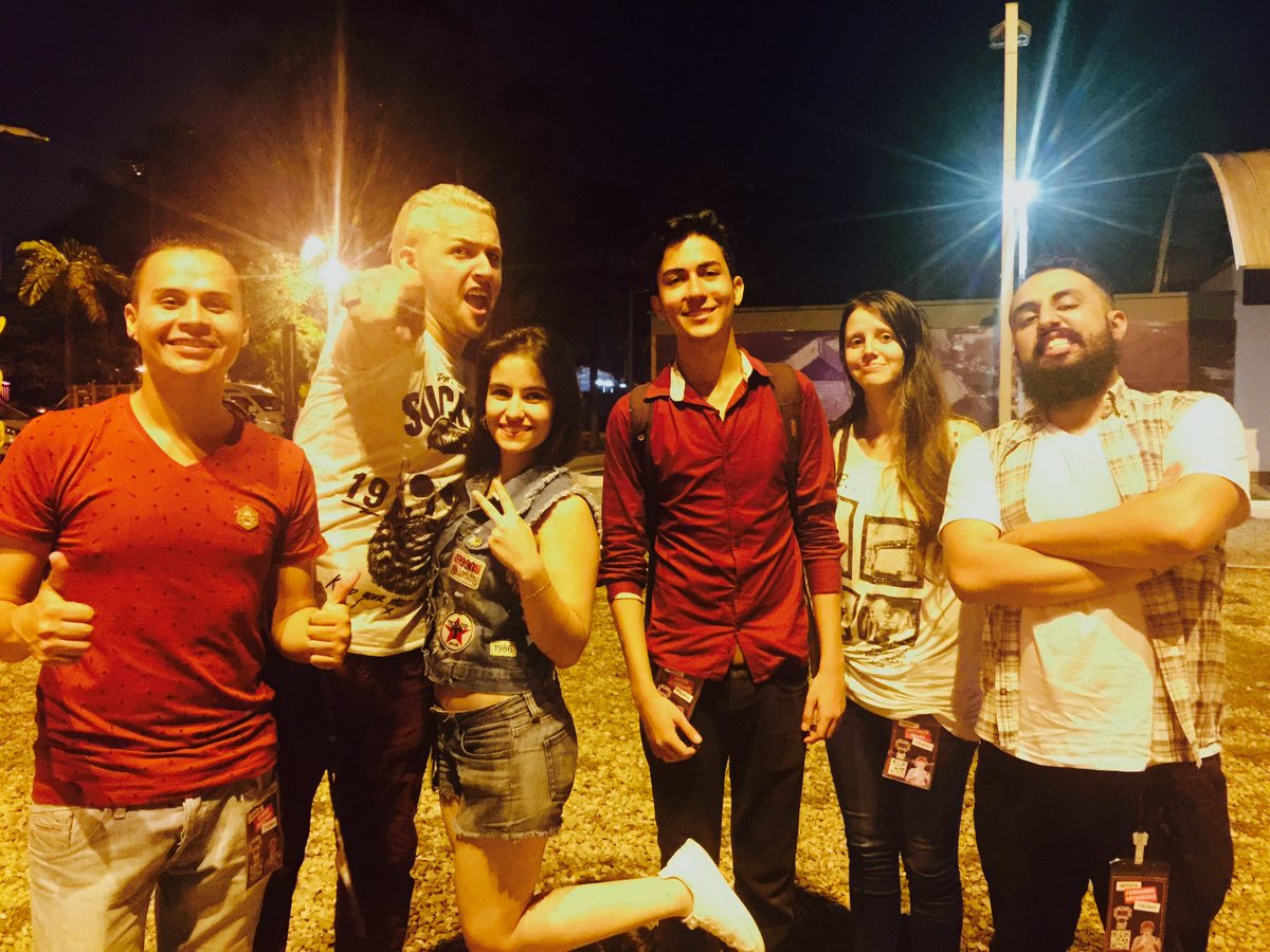 nikofafa's tweet photo. Con Falikos el #VLF2017 es un Hit!!! ❣️ https://t.co/lVhApoUTFP