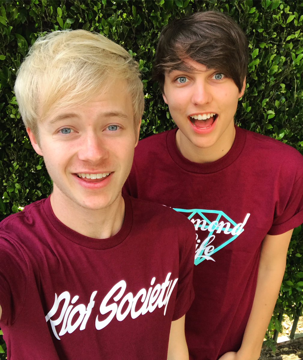 RT for a FOLLOW/DM (people who have notifs on have a better chance 😉) SamandColby.tv