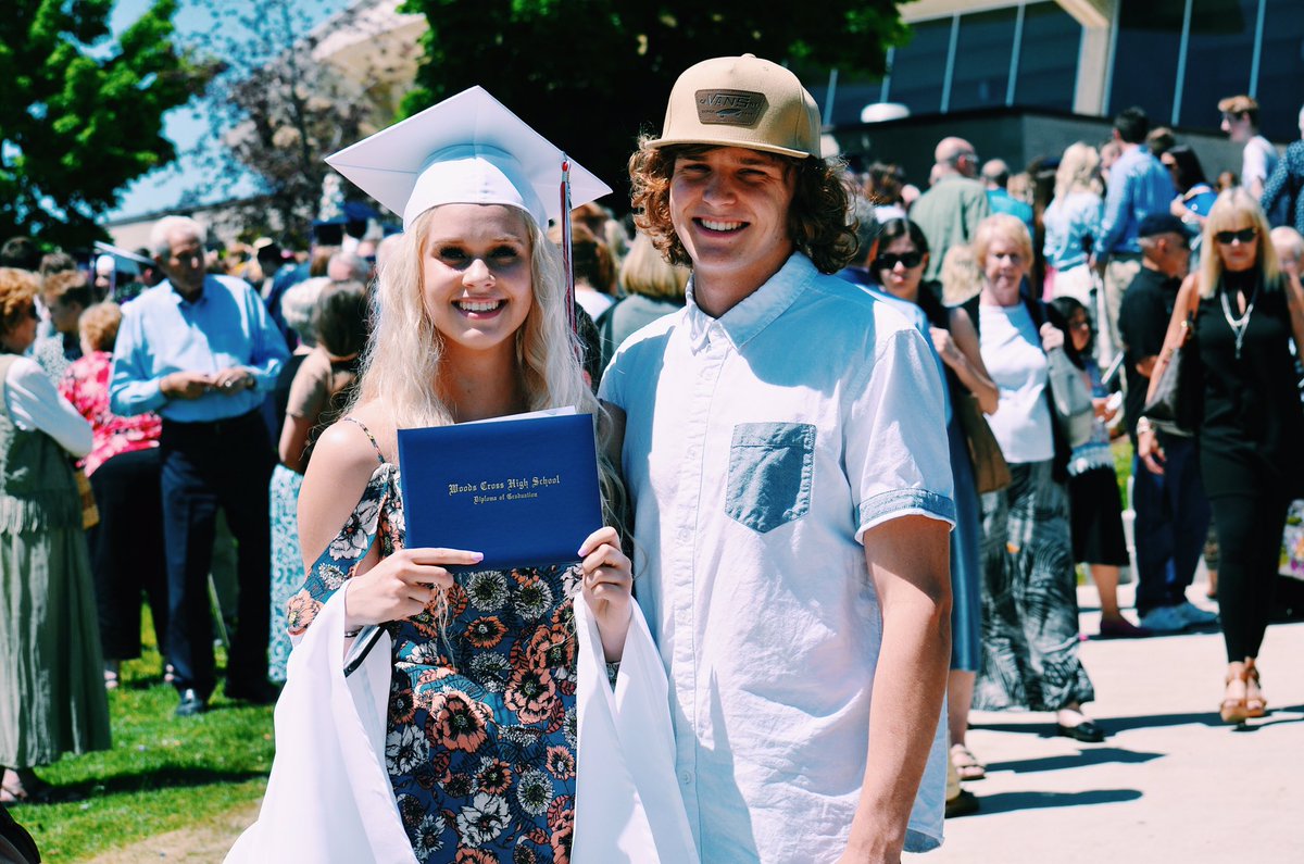 paigemcbridee's tweet photo. wayy graduated 🎓 https://t.co/hZFoWUYkCA